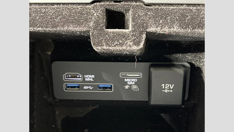 2018 認定中古車 Land Rover Discovery Sport Fuji White 2.0 litre i4D Diesel ゴーアウトエディション