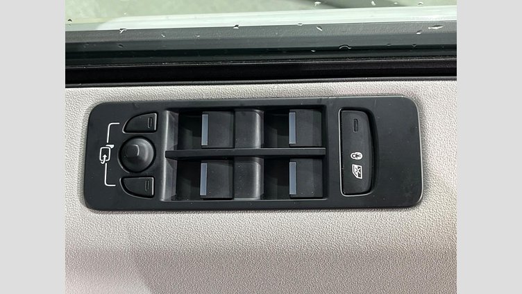 2018 認定中古車 Land Rover Discovery Sport Fuji White 2.0 litre i4D Diesel ゴーアウトエディション