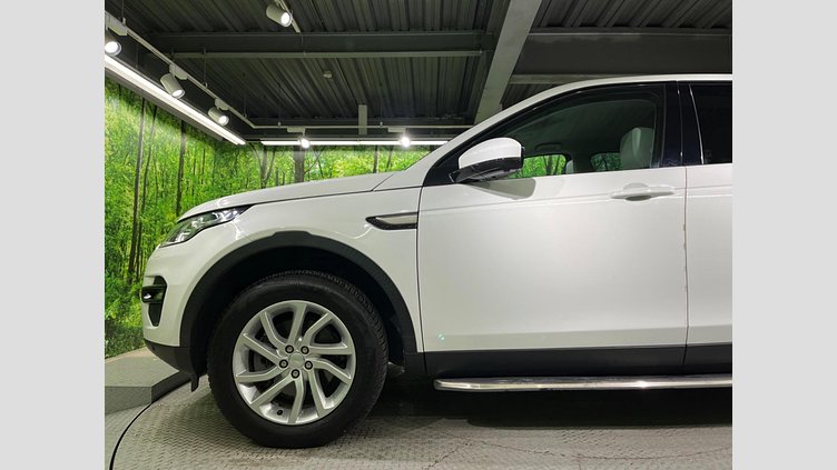 2018 認定中古車 Land Rover Discovery Sport Fuji White 2.0 litre i4D Diesel ゴーアウトエディション
