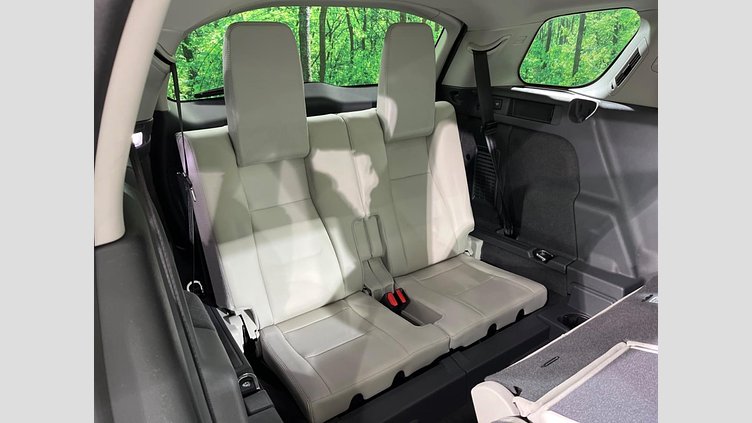 2018 認定中古車 Land Rover Discovery Sport Fuji White 2.0 litre i4D Diesel ゴーアウトエディション