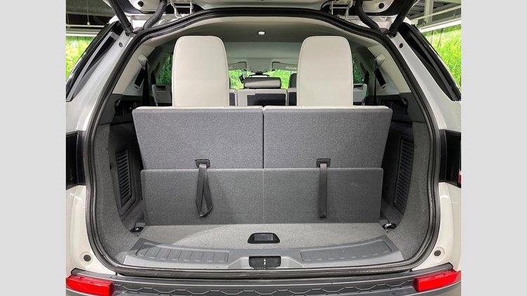 2018 認定中古車 Land Rover Discovery Sport Fuji White 2.0 litre i4D Diesel ゴーアウトエディション