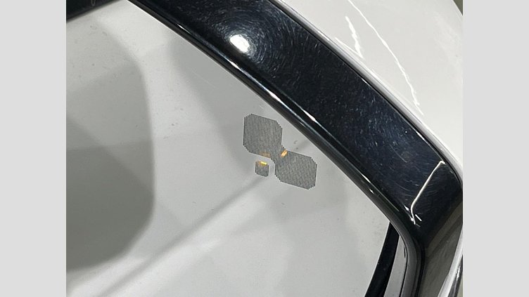 2018 認定中古車 Land Rover Discovery Sport Fuji White 2.0 litre i4D Diesel ゴーアウトエディション