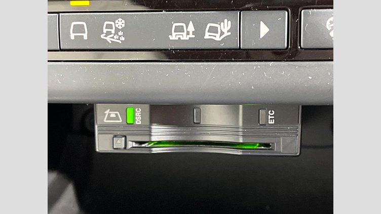 2018 認定中古車 Land Rover Discovery Sport Fuji White 2.0 litre i4D Diesel ゴーアウトエディション