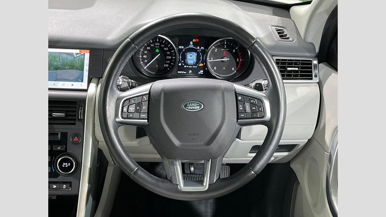 2018 認定中古車 Land Rover Discovery Sport Fuji White 2.0 litre i4D Diesel ゴーアウトエディション