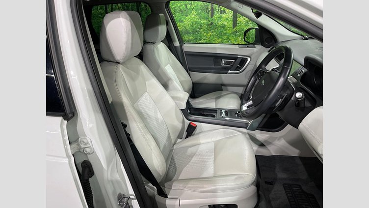 2018 認定中古車 Land Rover Discovery Sport Fuji White 2.0 litre i4D Diesel ゴーアウトエディション