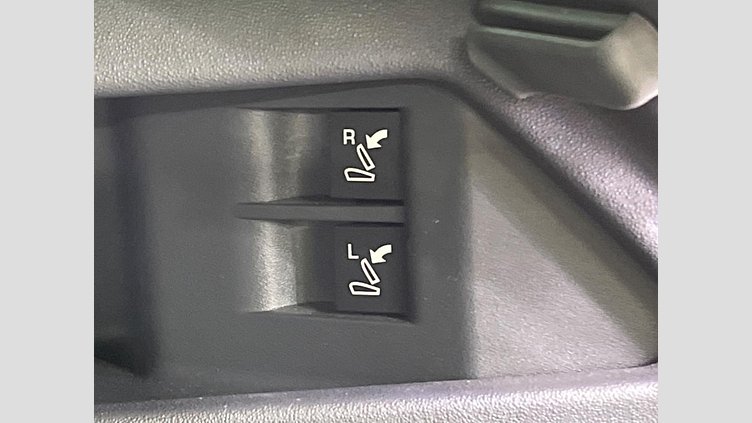 2018 認定中古車 Land Rover Discovery Sport Fuji White 2.0 litre i4D Diesel ゴーアウトエディション