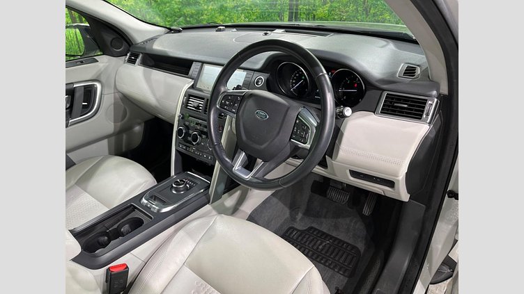 2018 認定中古車 Land Rover Discovery Sport Fuji White 2.0 litre i4D Diesel ゴーアウトエディション