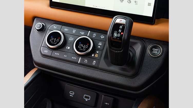 2023 認定中古車 Land Rover Defender 110 カルパチアングレイ D300 AWD（AT） X-DYNAMIC HSE D300 エアサスペンション