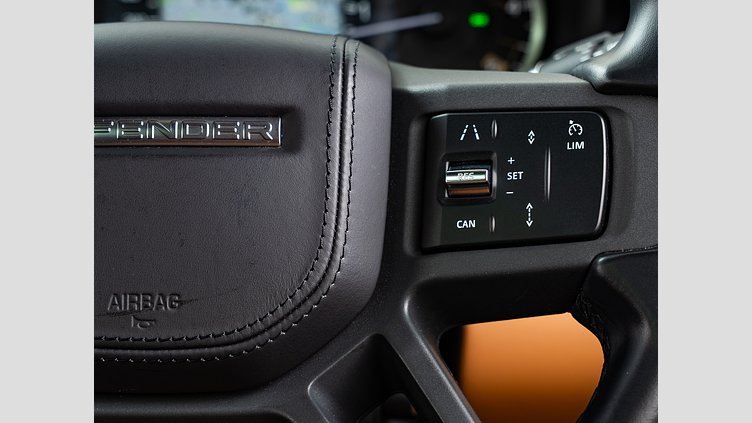 2023 認定中古車 Land Rover Defender 110 サントリーニブラック D300 AWD（AT） X-DYNAMIC HSE