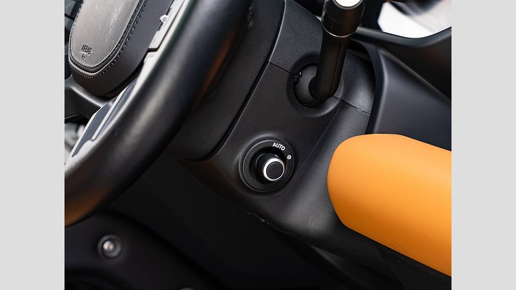 2023 認定中古車 Land Rover Defender 110 サントリーニブラック D300 AWD（AT） X-DYNAMIC HSE