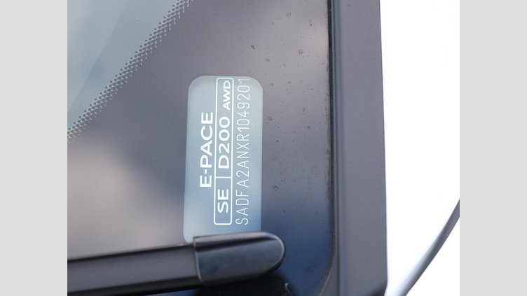 2024 認定中古車 Jaguar E-Pace フジホワイト D200マイルドハイブリッド（ディーゼル） R-DYNAMIC SE