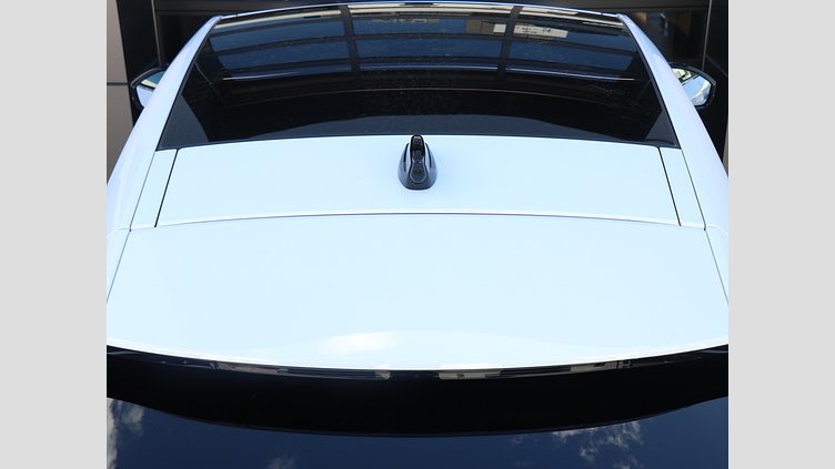 2024 認定中古車 Jaguar E-Pace フジホワイト D200マイルドハイブリッド（ディーゼル） R-DYNAMIC SE