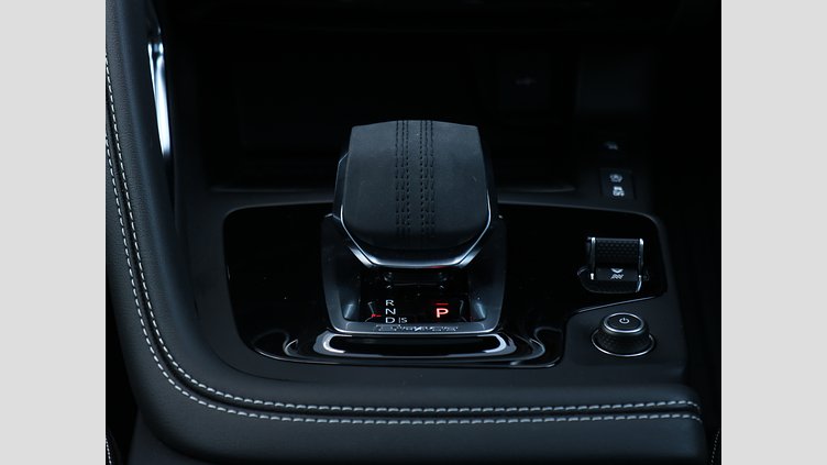 2024 認定中古車 Jaguar E-Pace フジホワイト D200マイルドハイブリッド（ディーゼル） R-DYNAMIC SE