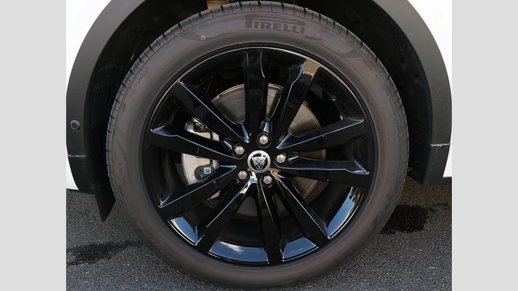 2024 認定中古車 Jaguar E-Pace フジホワイト D200マイルドハイブリッド（ディーゼル） R-DYNAMIC SE