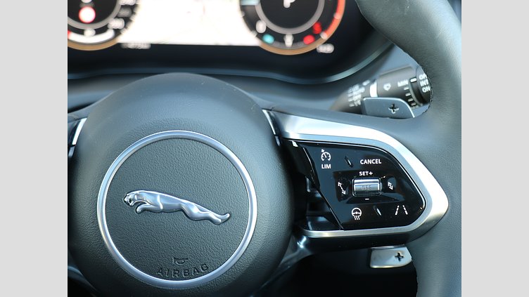 2024 認定中古車 Jaguar E-Pace フジホワイト D200マイルドハイブリッド（ディーゼル） R-DYNAMIC SE