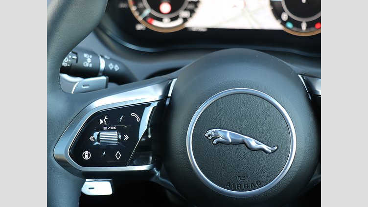 2024 認定中古車 Jaguar E-Pace フジホワイト D200マイルドハイブリッド（ディーゼル） R-DYNAMIC SE