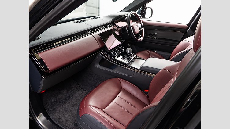 2023 認定中古車 Land Rover Range Rover Sport サントリーニブラック 3.0リッター6気筒300PSターボチャージドディーゼルMHEV（オートマチック） DYNAMIC SE