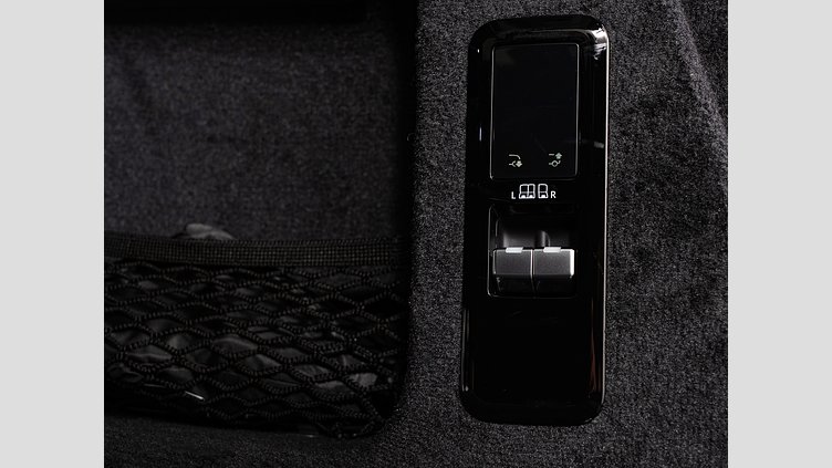 2023 認定中古車 Land Rover Range Rover Sport サントリーニブラック 3.0リッター6気筒300PSターボチャージドディーゼルMHEV（オートマチック） DYNAMIC SE