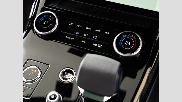 2023 認定中古車 Land Rover Range Rover Sport サントリーニブラック 3.0リッター6気筒300PSターボチャージドディーゼルMHEV（オートマチック） DYNAMIC SE