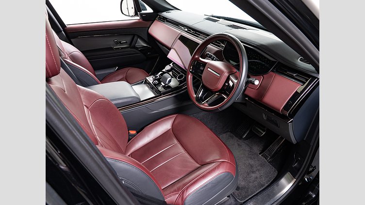 2023 認定中古車 Land Rover Range Rover Sport サントリーニブラック 3.0リッター6気筒300PSターボチャージドディーゼルMHEV（オートマチック） DYNAMIC SE