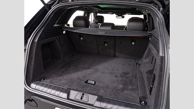 2023 認定中古車 Land Rover Range Rover Sport サントリーニブラック 3.0リッター6気筒300PSターボチャージドディーゼルMHEV（オートマチック） DYNAMIC SE