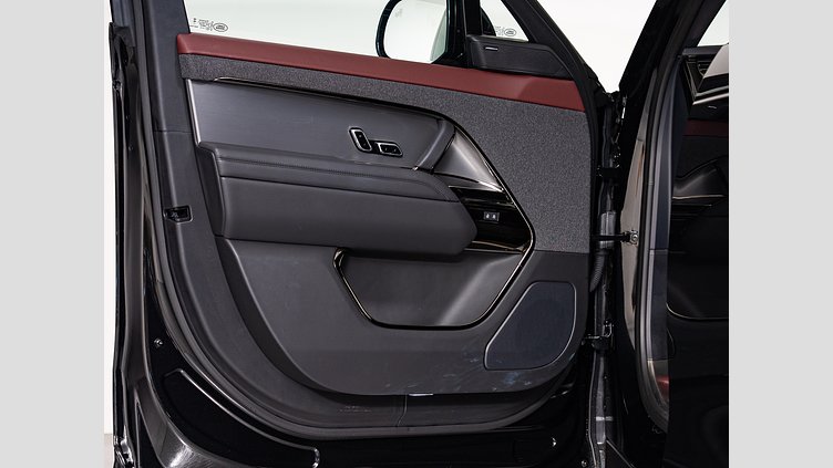 2023 認定中古車 Land Rover Range Rover Sport サントリーニブラック 3.0リッター6気筒300PSターボチャージドディーゼルMHEV（オートマチック） DYNAMIC SE