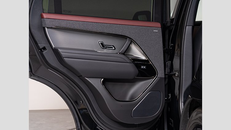 2023 認定中古車 Land Rover Range Rover Sport サントリーニブラック 3.0リッター6気筒300PSターボチャージドディーゼルMHEV（オートマチック） DYNAMIC SE