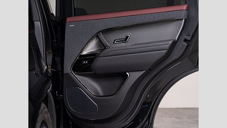 2023 認定中古車 Land Rover Range Rover Sport サントリーニブラック 3.0リッター6気筒300PSターボチャージドディーゼルMHEV（オートマチック） DYNAMIC SE