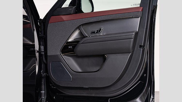 2023 認定中古車 Land Rover Range Rover Sport サントリーニブラック 3.0リッター6気筒300PSターボチャージドディーゼルMHEV（オートマチック） DYNAMIC SE