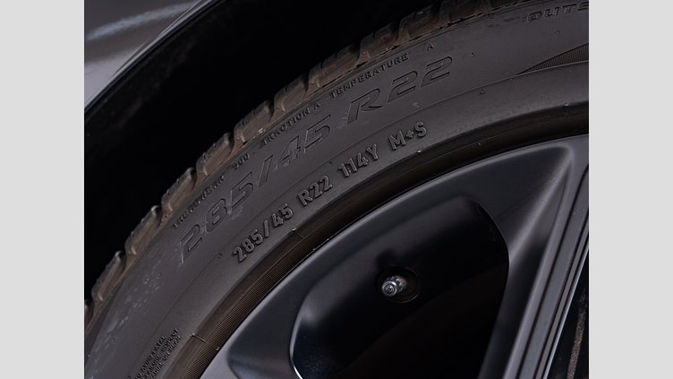 2023 認定中古車 Land Rover Range Rover Sport サントリーニブラック 3.0リッター6気筒300PSターボチャージドディーゼルMHEV（オートマチック） DYNAMIC SE