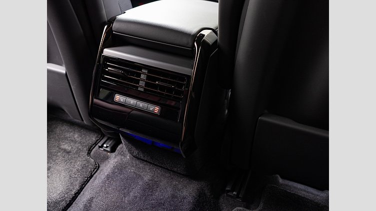 2023 認定中古車 Land Rover Range Rover Sport サントリーニブラック 3.0リッター6気筒300PSターボチャージドディーゼルMHEV（オートマチック） DYNAMIC SE