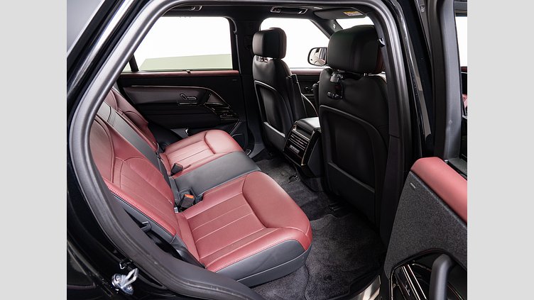 2023 認定中古車 Land Rover Range Rover Sport サントリーニブラック 3.0リッター6気筒300PSターボチャージドディーゼルMHEV（オートマチック） DYNAMIC SE