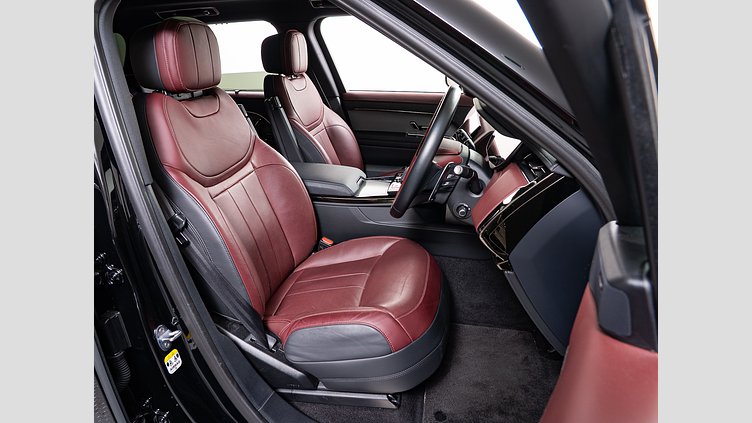 2023 認定中古車 Land Rover Range Rover Sport サントリーニブラック 3.0リッター6気筒300PSターボチャージドディーゼルMHEV（オートマチック） DYNAMIC SE