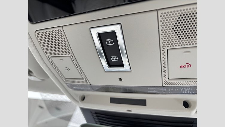 2022 認定中古車 Jaguar F-Pace ブルーファイアブルー P250 AWD（オートマチック） S