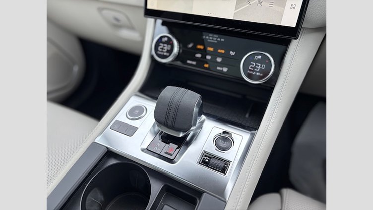 2022 認定中古車 Jaguar F-Pace ブルーファイアブルー P250 AWD（オートマチック） S