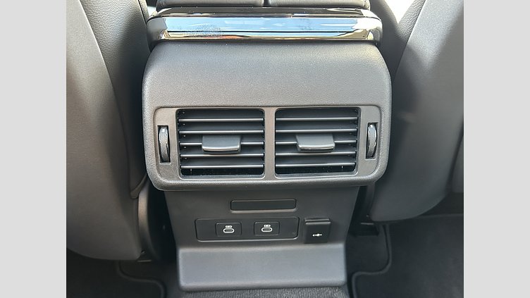 2024 認定中古車 Land Rover Range Rover Velar フジホワイト D200マイルドハイブリッド（ディーゼル） スタンダードホイールベース Dynamic SE