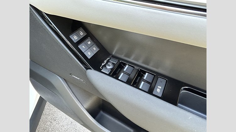 2024 認定中古車 Land Rover Range Rover Velar フジホワイト D200マイルドハイブリッド（ディーゼル） スタンダードホイールベース Dynamic SE