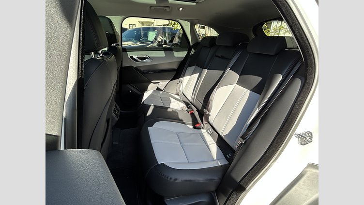 2024 認定中古車 Land Rover Range Rover Velar フジホワイト D200マイルドハイブリッド（ディーゼル） スタンダードホイールベース Dynamic SE