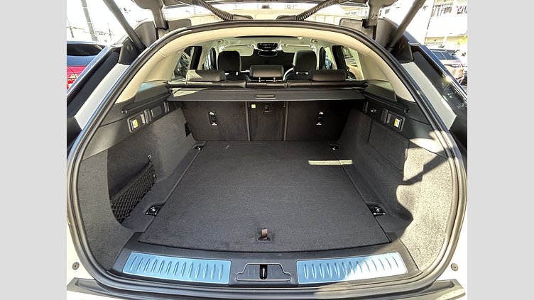 2024 認定中古車 Land Rover Range Rover Velar フジホワイト D200マイルドハイブリッド（ディーゼル） スタンダードホイールベース Dynamic SE