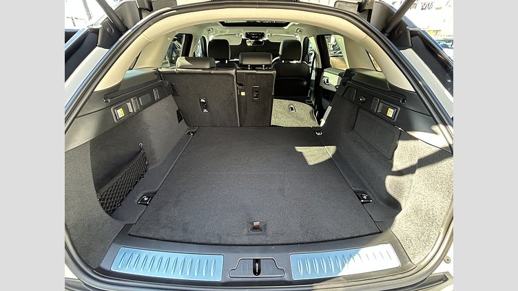 2024 認定中古車 Land Rover Range Rover Velar フジホワイト D200マイルドハイブリッド（ディーゼル） スタンダードホイールベース Dynamic SE