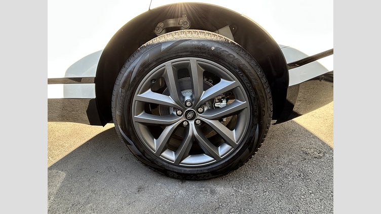 2024 認定中古車 Land Rover Range Rover Velar フジホワイト D200マイルドハイブリッド（ディーゼル） スタンダードホイールベース Dynamic SE