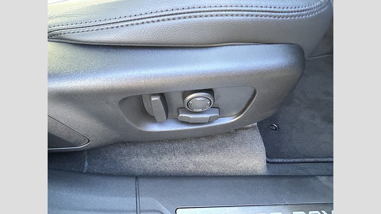 2024 認定中古車 Land Rover Range Rover Velar フジホワイト D200マイルドハイブリッド（ディーゼル） スタンダードホイールベース Dynamic SE