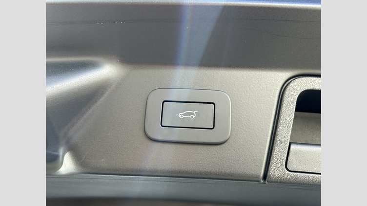 2024 認定中古車 Land Rover Range Rover Velar フジホワイト D200マイルドハイブリッド（ディーゼル） スタンダードホイールベース Dynamic SE