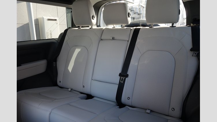 2024 認定中古車 Land Rover Defender 90 フジホワイト D350 ディーゼルマイルドハイブリッド X-Dynamic HSE