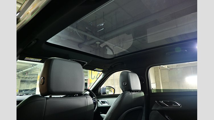 2025 認定中古車 Land Rover Range Rover Velar バトゥミゴールド D200マイルドハイブリッド（ディーゼル） スタンダードホイールベース Dynamic SE