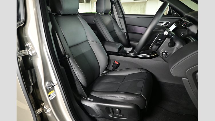 2025 認定中古車 Land Rover Range Rover Velar バトゥミゴールド D200マイルドハイブリッド（ディーゼル） スタンダードホイールベース Dynamic SE