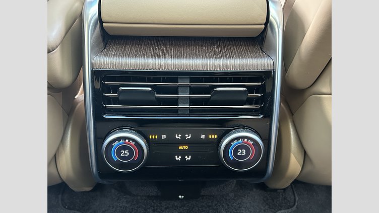 2024 認定中古車 Land Rover Range Rover ベルグレイヴィアグリーン D300 AWD MHEV（AT） スタンダードホイールベース Autobiography