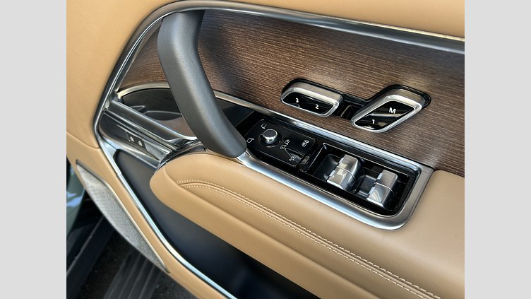 2024 認定中古車 Land Rover Range Rover ベルグレイヴィアグリーン D300 AWD MHEV（AT） スタンダードホイールベース Autobiography