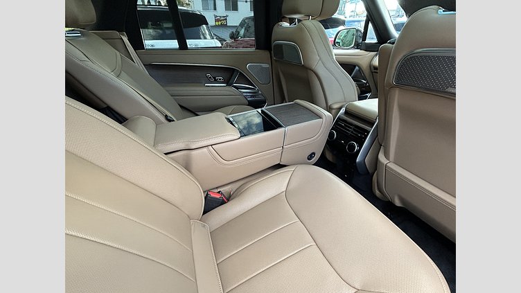 2024 認定中古車 Land Rover Range Rover ベルグレイヴィアグリーン D300 AWD MHEV（AT） スタンダードホイールベース Autobiography