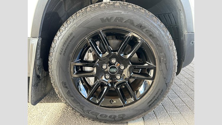 2023 認定中古車 Land Rover Defender 110 フジホワイト D300 AWD（AT） S